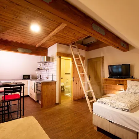 アパート Julijana