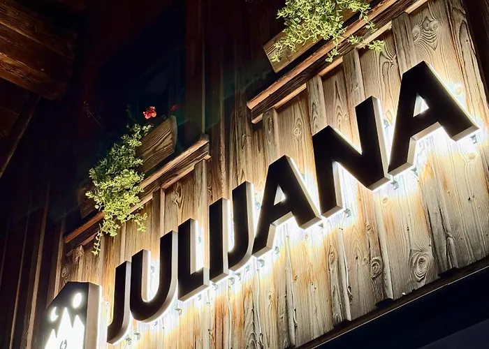 Julijana アパート クランスカゴーラ